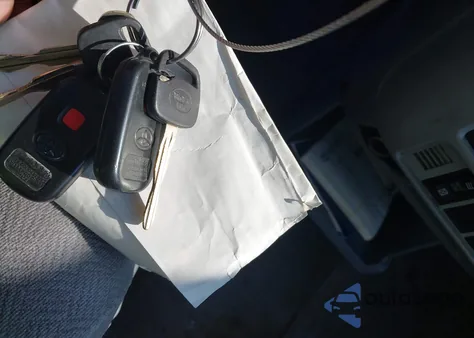 2002 Toyota Sienna Le z USA, uszkodzony, nr VIN 4T3ZF13C42U453795